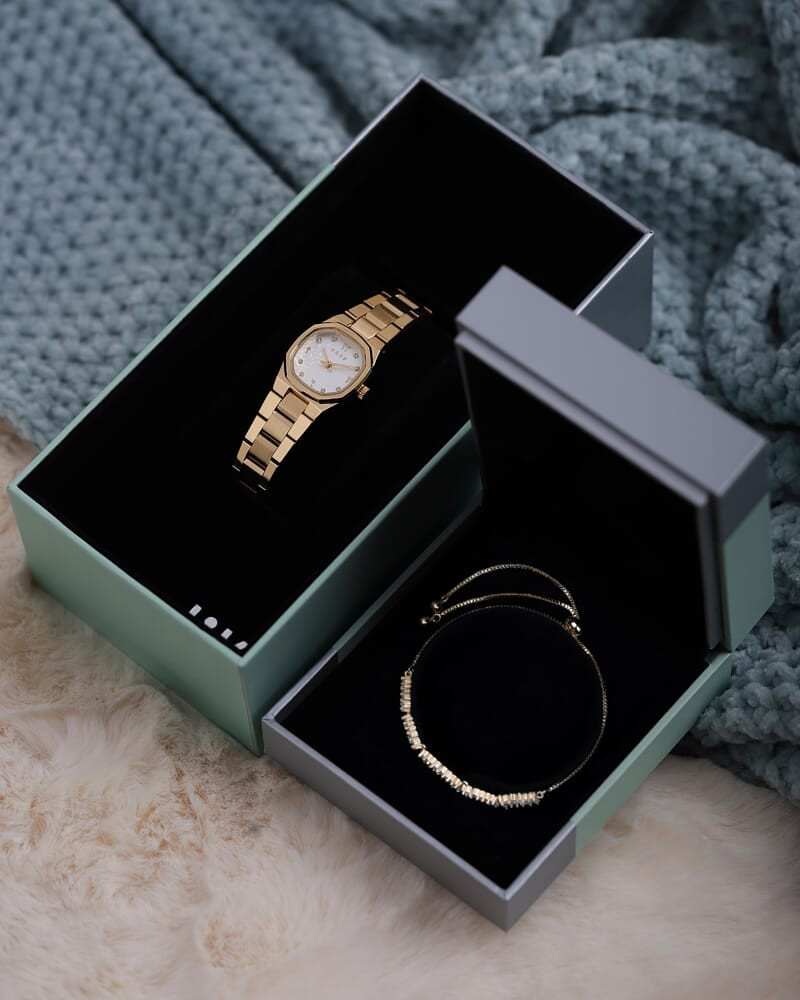 Women's Set of a Watch and a Bracelet