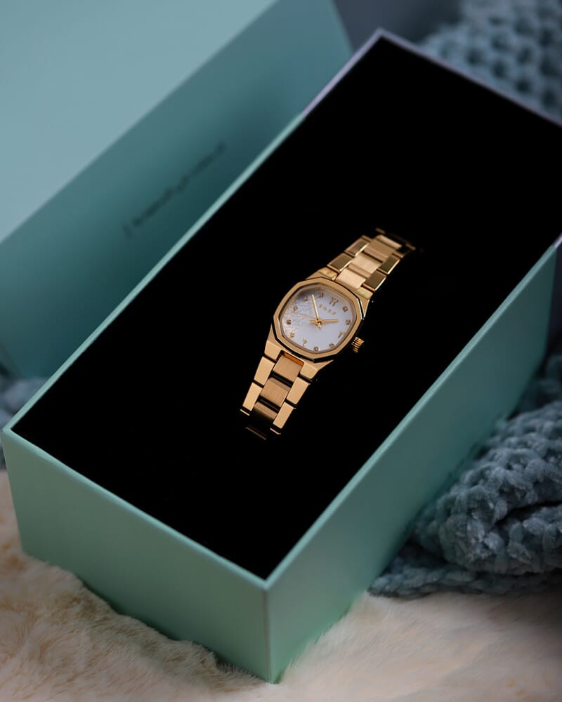 Women's Set of a Watch and a Bracelet