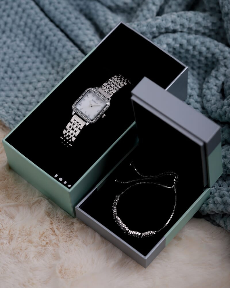 Women's Set of a Watch and a Bracelet