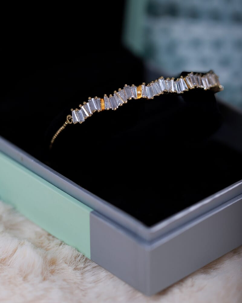 Women's Set of a Watch and a Bracelet