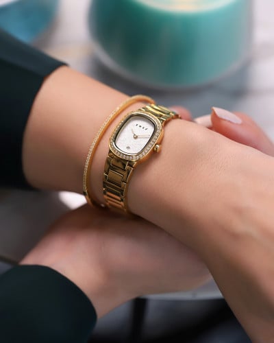 Sedra watch for women in golden color