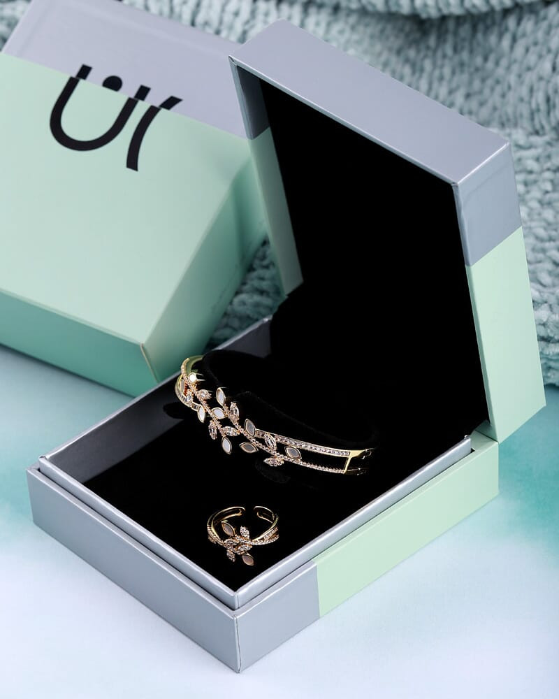 Golden women's accessory set