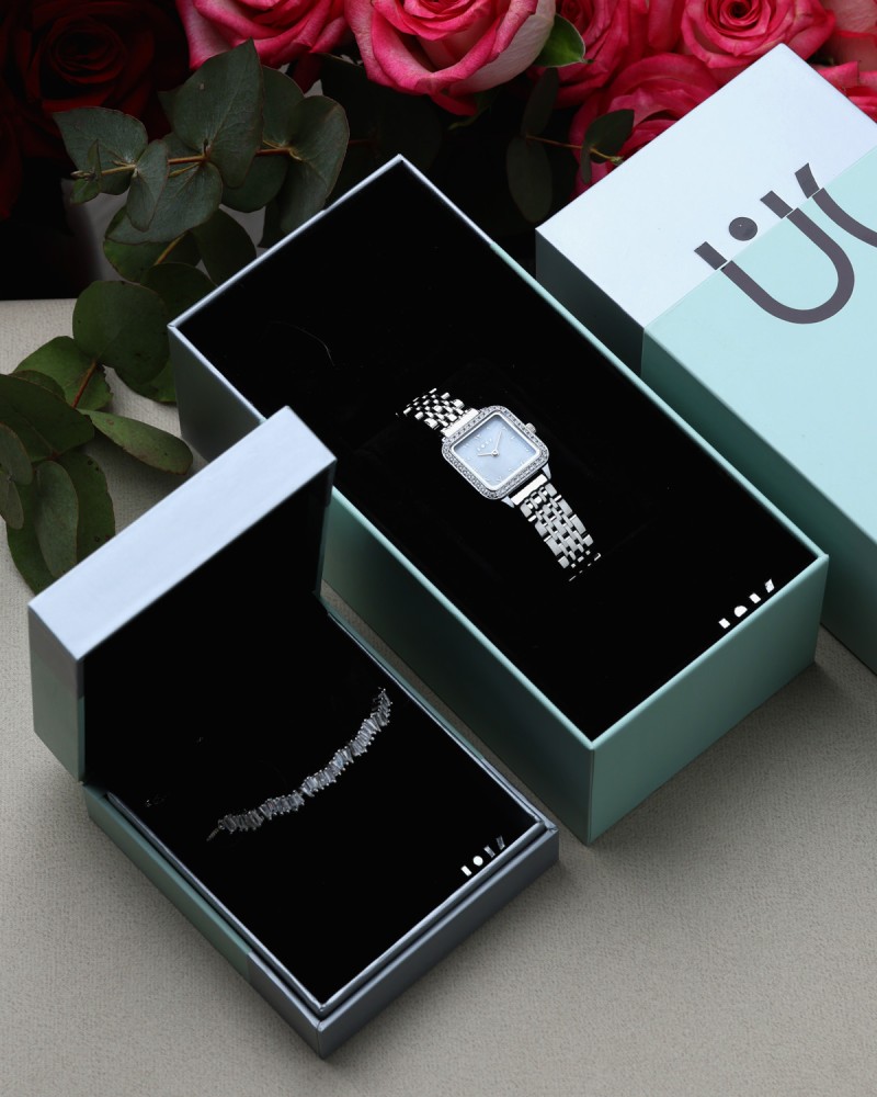 Women's Set of a Watch and a Bracelet