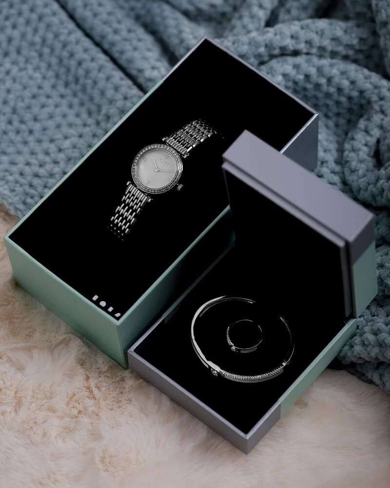 Women's set of a watch, a bracelet and a ring