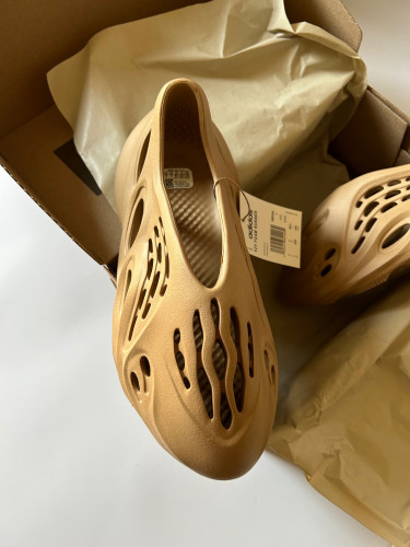 Yeezy Foam Brown Size 40.5
