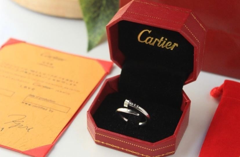 خاتم أصلي كارتير - خاتم نسائي كارتير لون فضي - متجر دار الهدايا