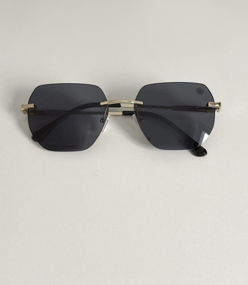 نظارة سوداء