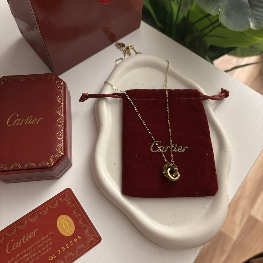 سلسال كارتير لوف ذهبي ستيل حلقات متداخلة مرصعة