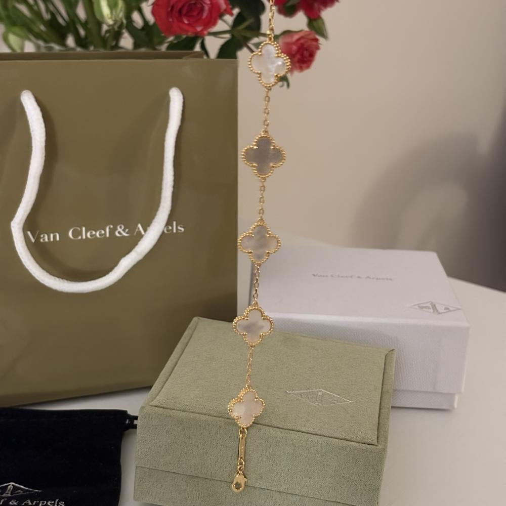 سوار فان كليف نسائي صدفي فخم