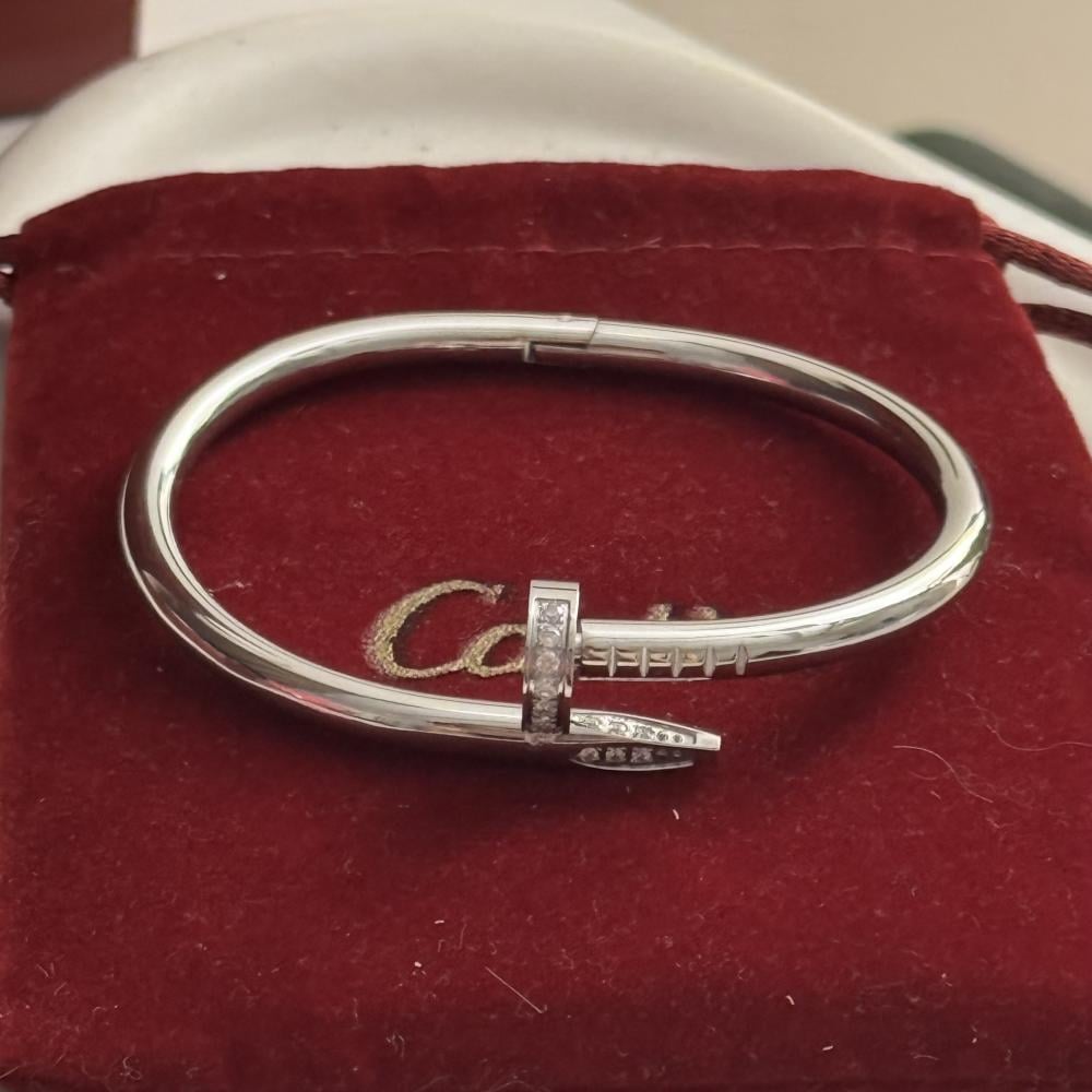 اسوارة كارتيير مسمار بفصوص