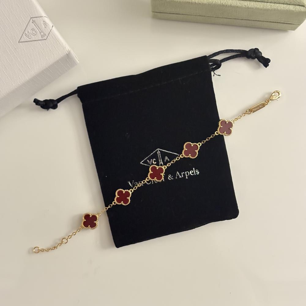 اسوارة فان كليف عودي ميني