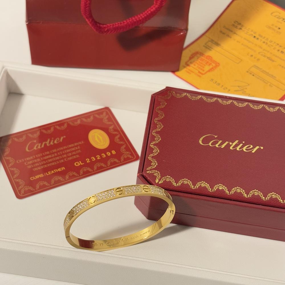 اسوارة كارتير لوف ذهبي ستيل مرصعة فصوص بالكامل