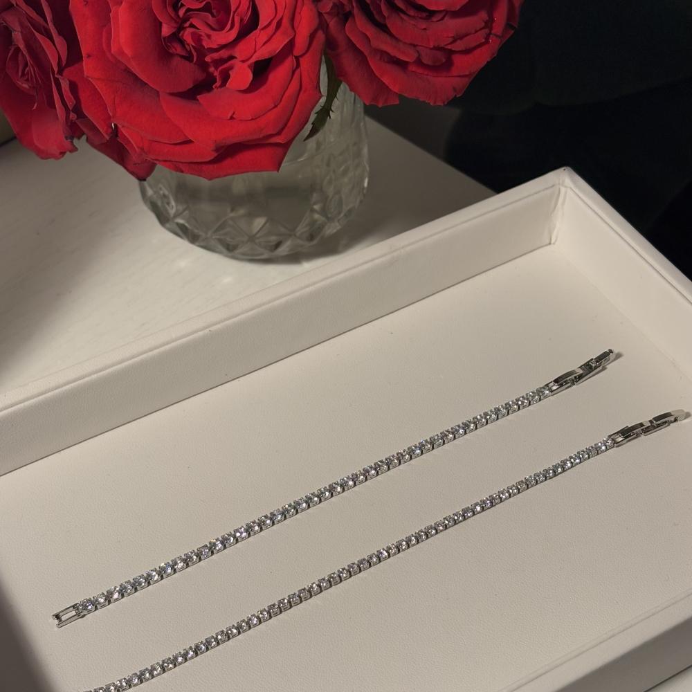 اساور تنس فضية