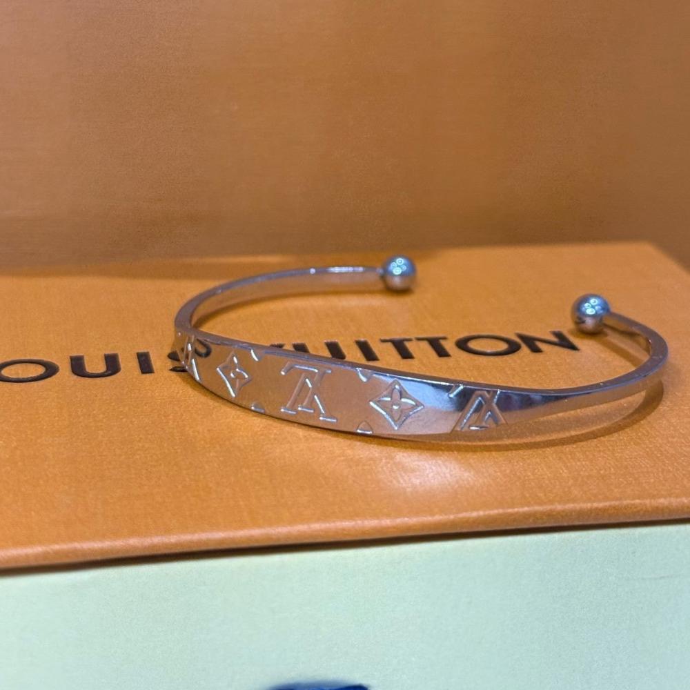 اسوارة رجالية لويس فيتون