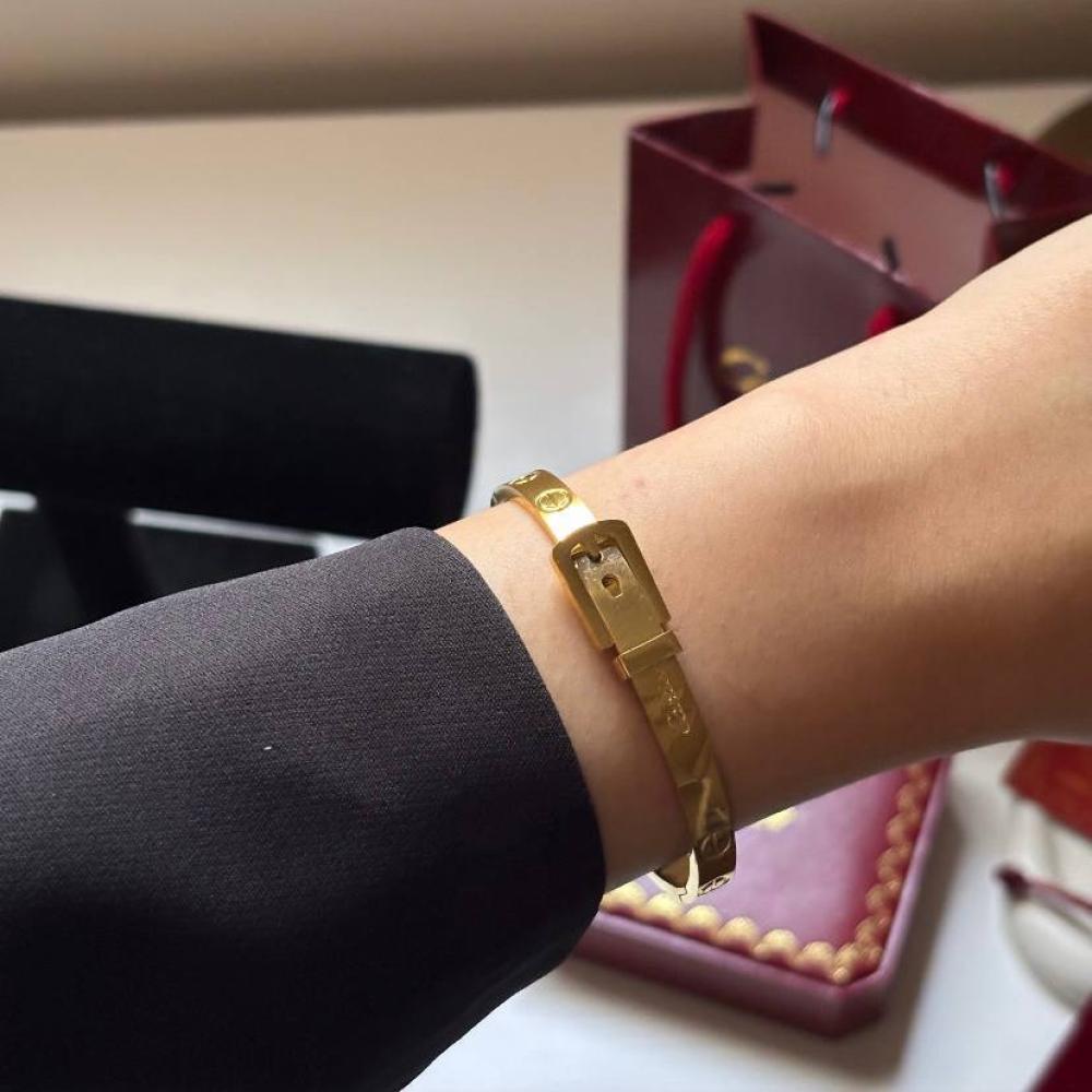 سوار كارتير ذهبي بنجر تصميم الحزام