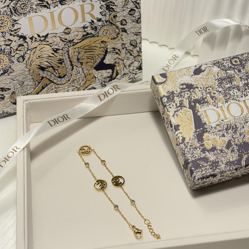 انسيال ديور نسائي ذهبي انيق