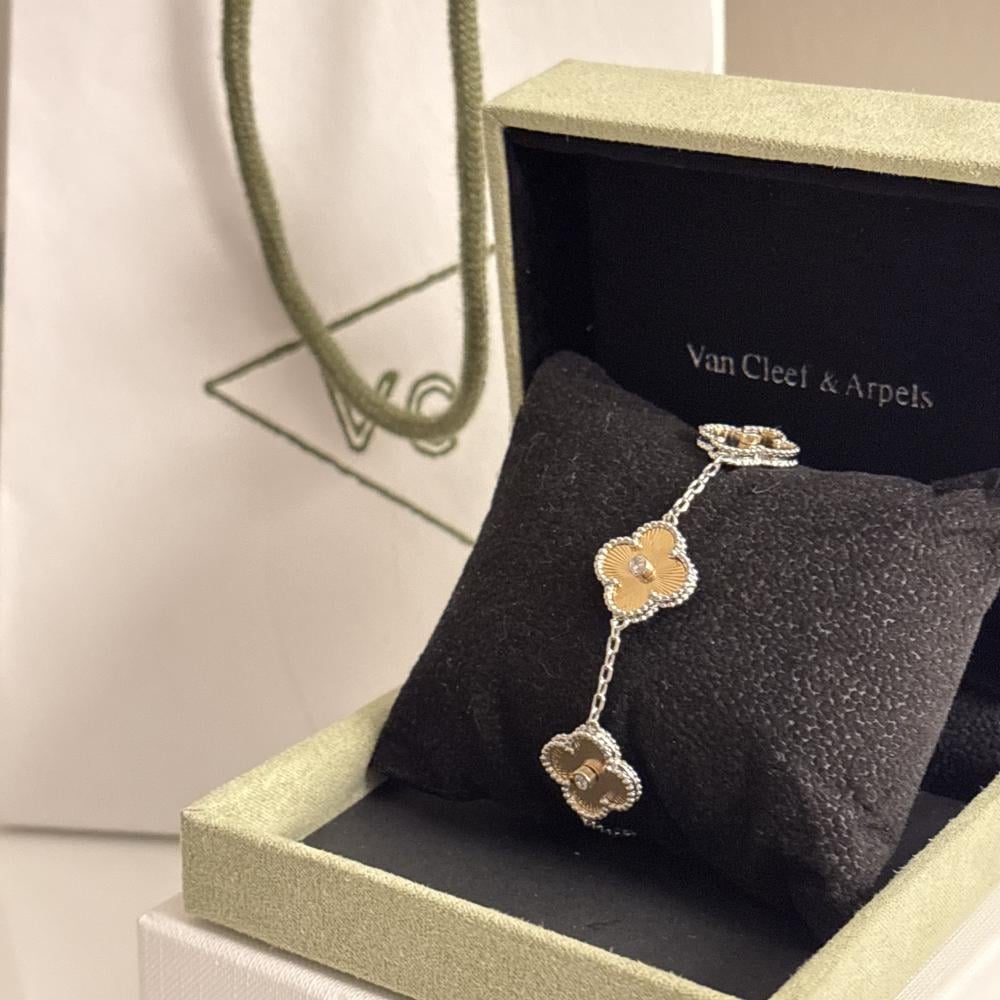 سوار فان كليف ذهبي ملكي