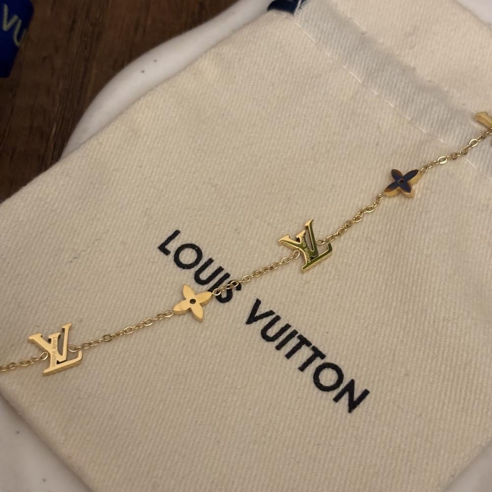 سوار لويس فيتون ذهبي مونوغرام ناعم