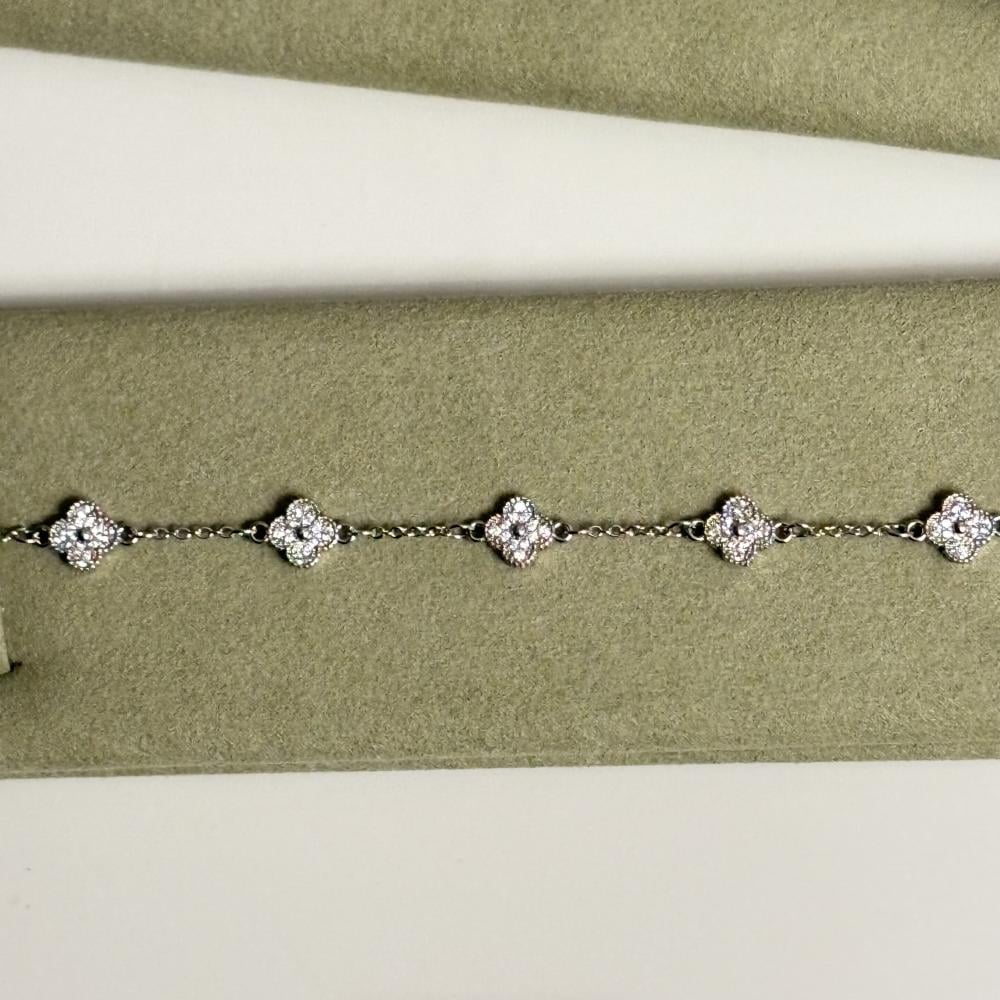 سوار فان كليف ألامبرا 5 وردات صدف