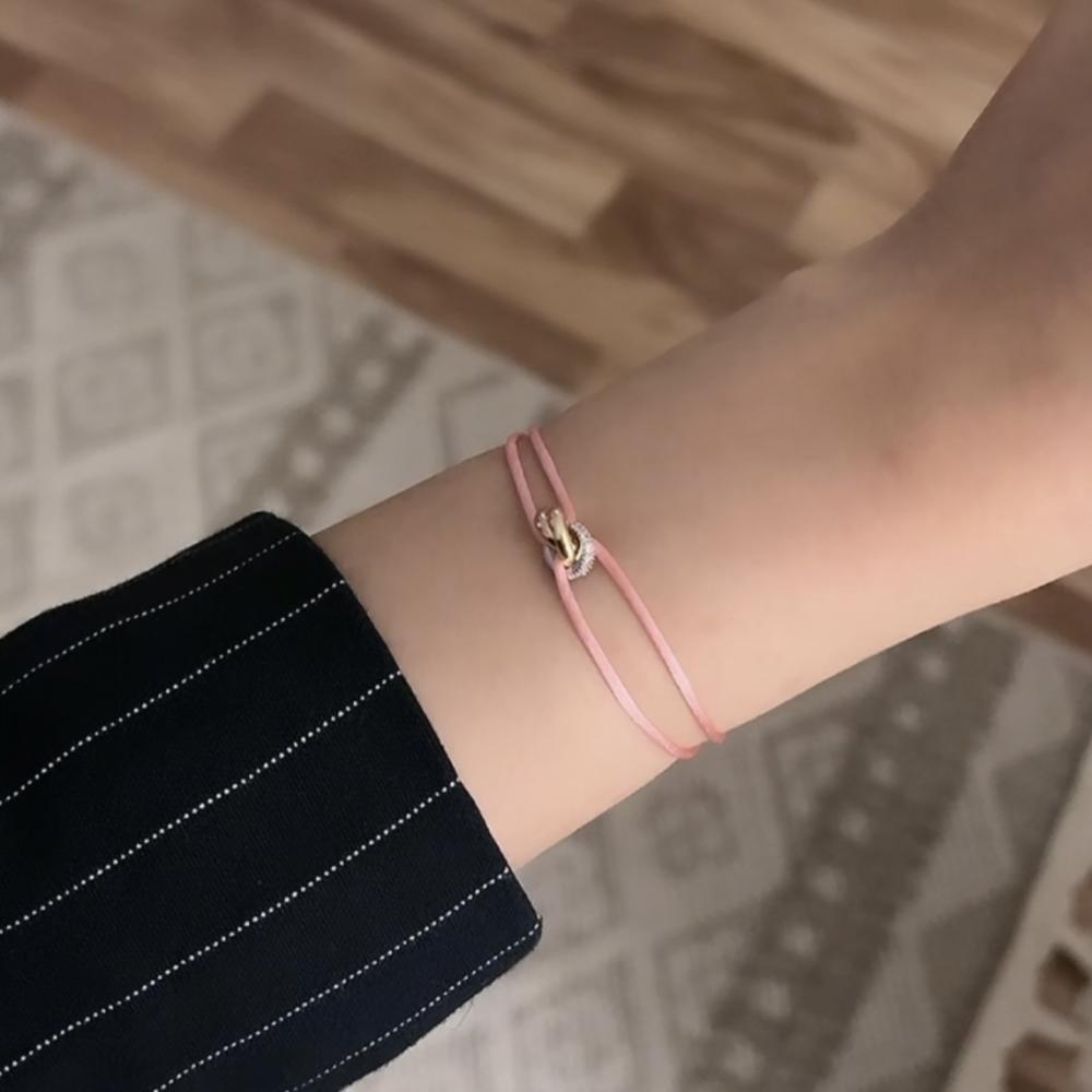 اسوارة خيط وردي انيق