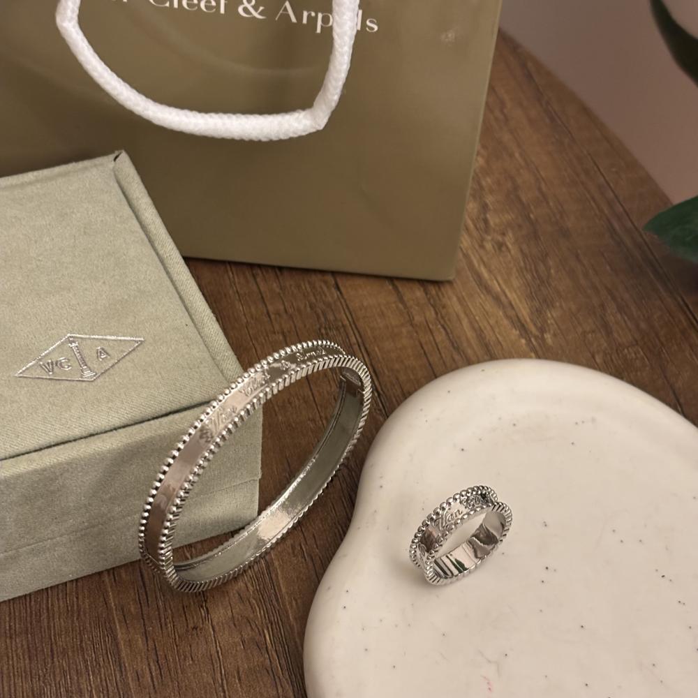 سوار وخاتم فان كليف فضي بنجر بيرليه سيجنيتشر