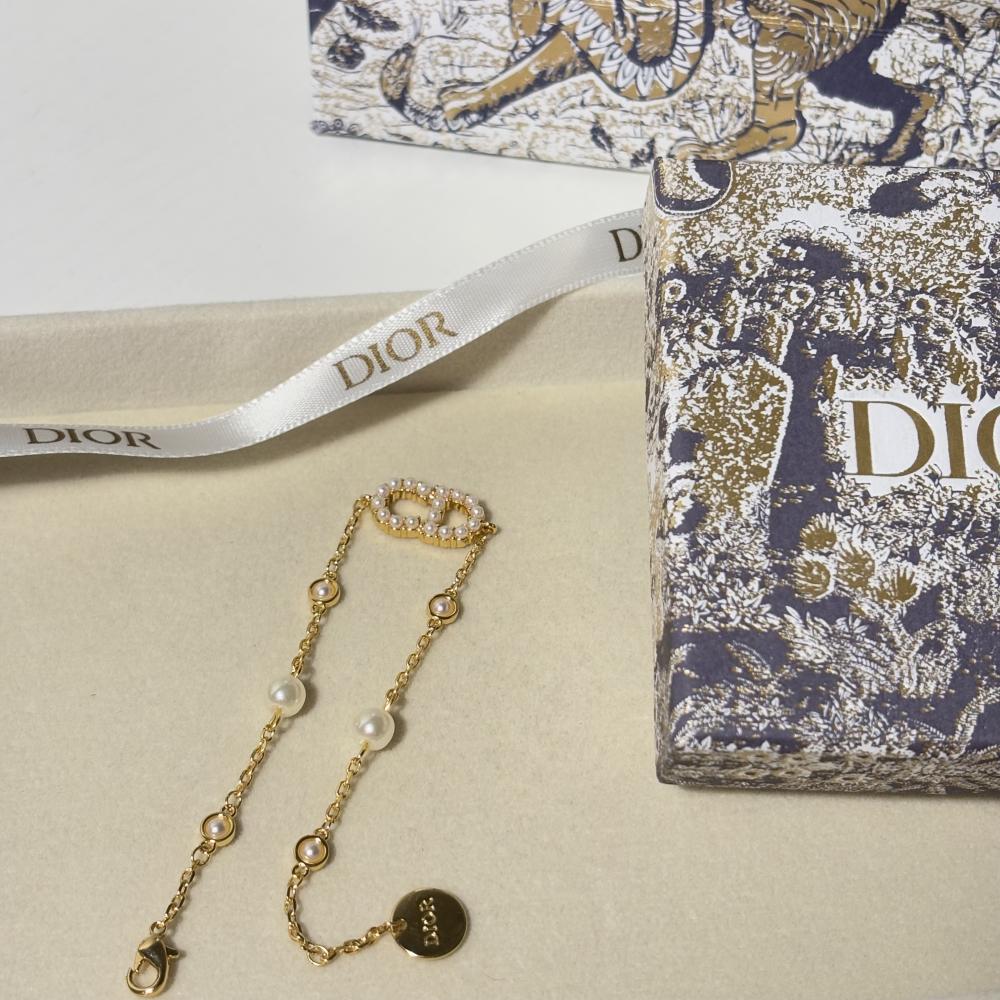 انسيال ديور نسائي ذهبي مميز