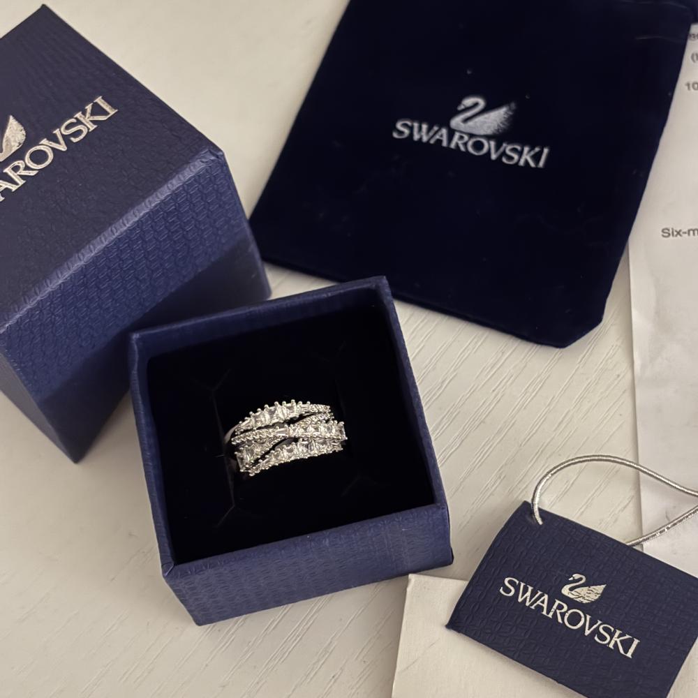 خاتم سوارفسكي الهبه فضي ستيل تويست متقاطع