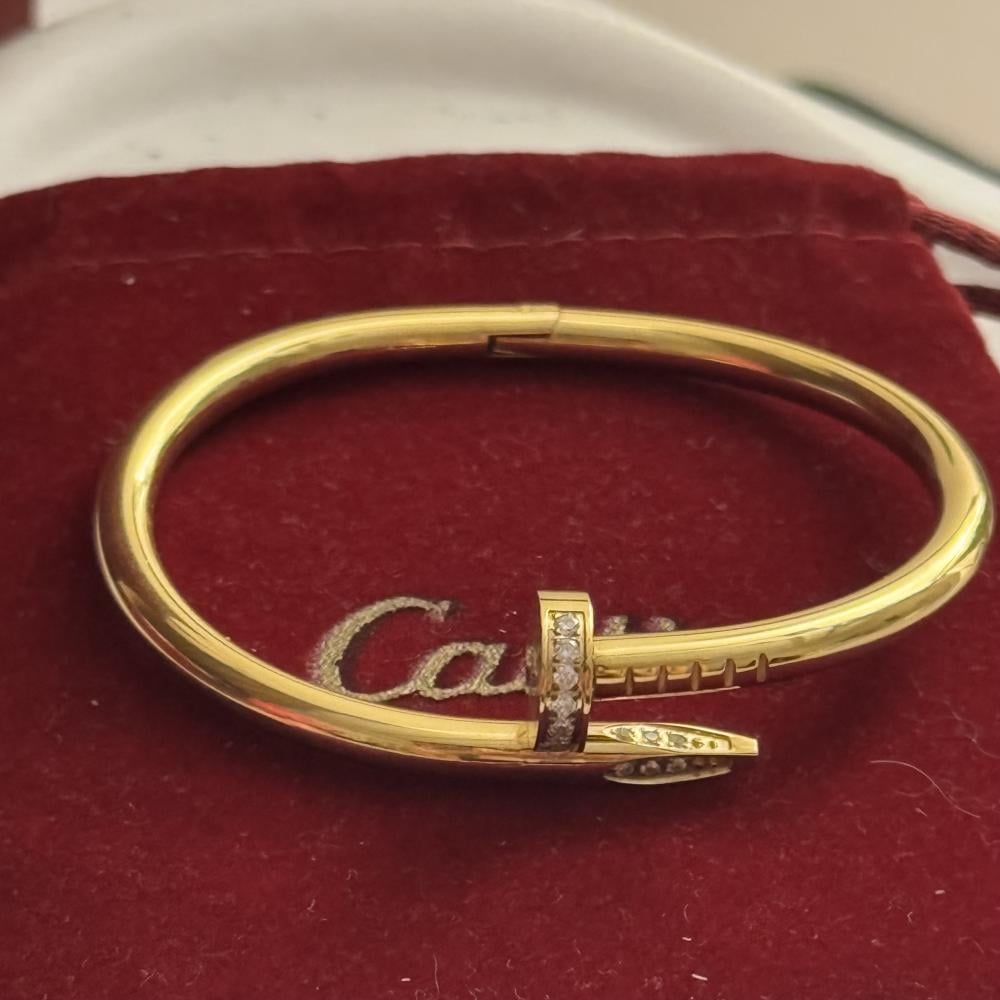 اسوارة كارتيير مسمار بفصوص