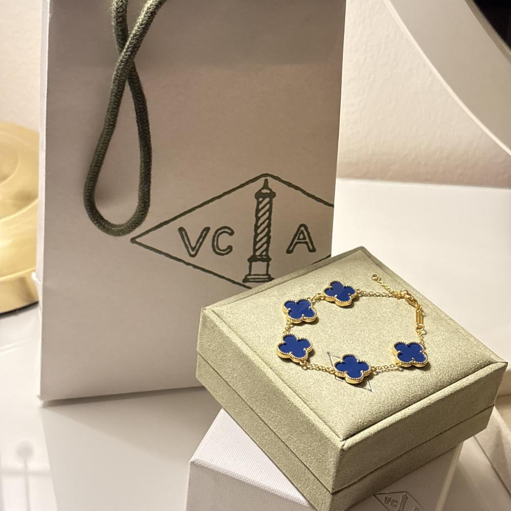 سوار فان كليف كحلي ذهبي مميز