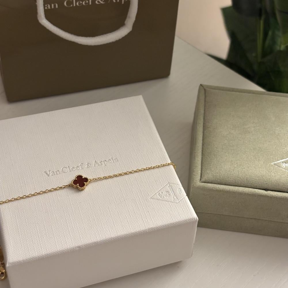 اسوارة فان كليف عودي فص واحد