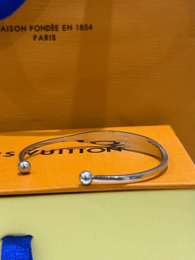 اسوارة رجالية لويس فيتون