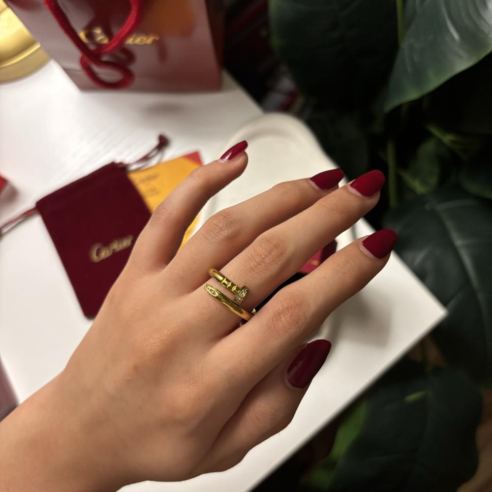 خاتم كارتيير مسمار بفصوص ذهبي