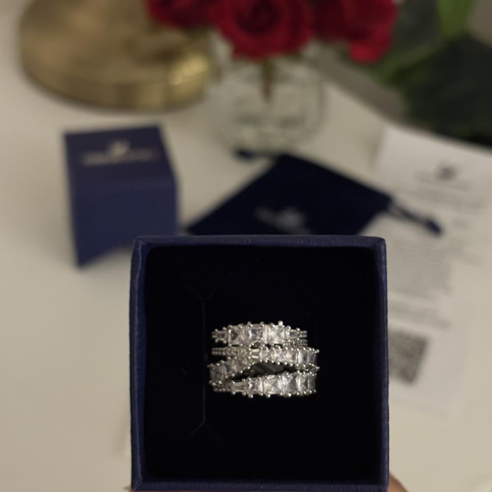 خاتم سوارفسكي نسائي ستيل تويست فضي