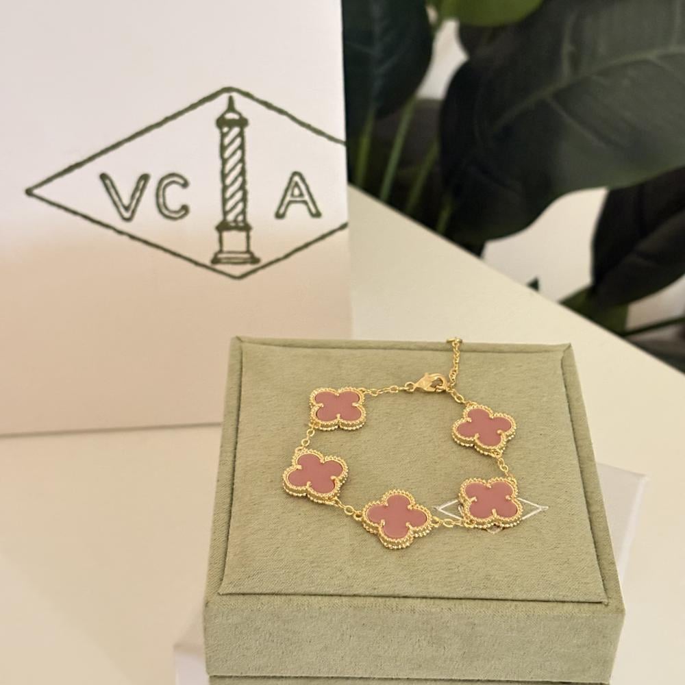 اسوارة فان كليف وردي وذهبي