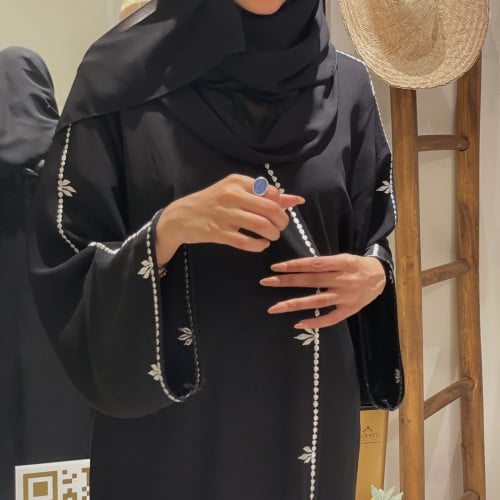 عبايه سوداء قماش ملكي