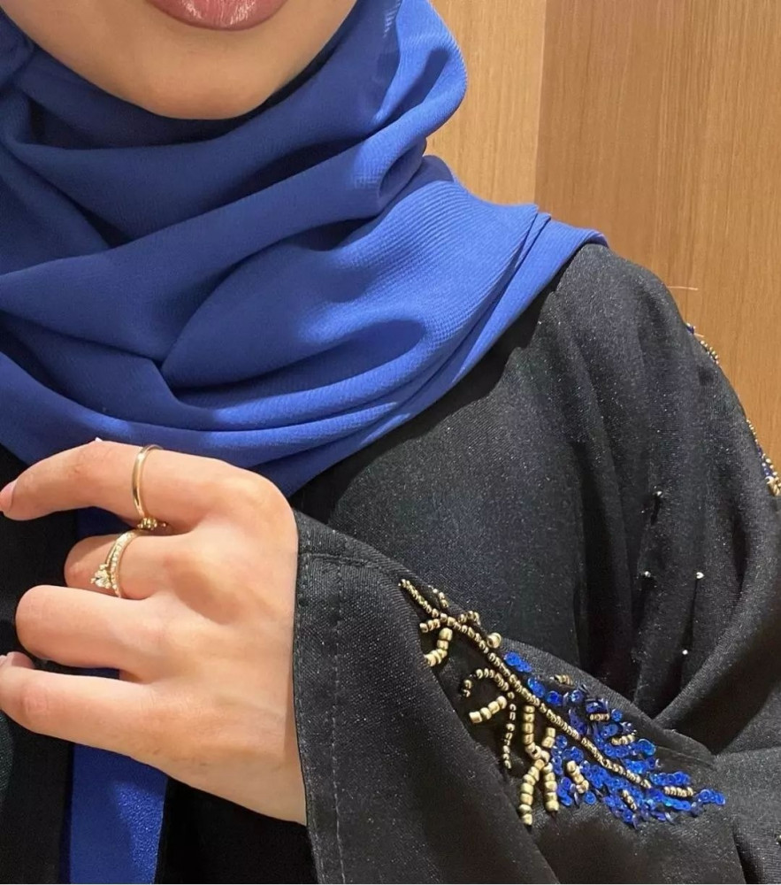 عبايه بقماش كتان + شك بالاكمام