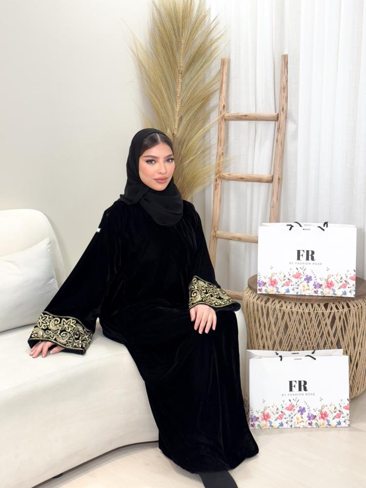 عباية مخمل بكلفة ذهبية