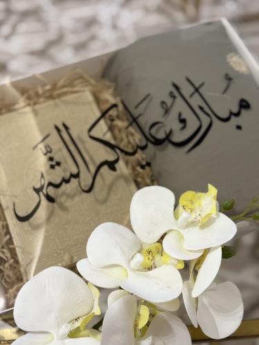 بوكس فاضي بغطاء شفاف