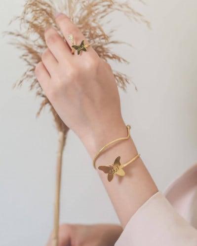 هدايا نسائية هدايا حب هدايا بالاسم هدايا اساور بالاسم متجر سارة