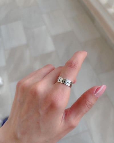 خاتم بتصميم عبارة او اسم حسب طلبك