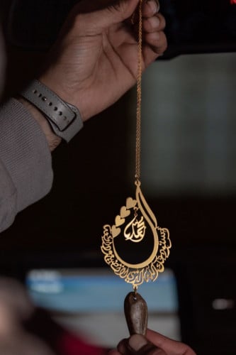 تعليقة سيارة بشكل قطرة مع كسرة العود