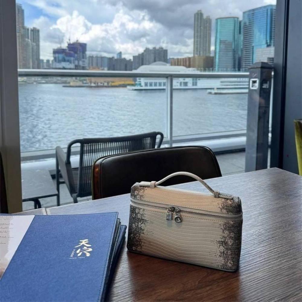 لورو بيانا | أبيض