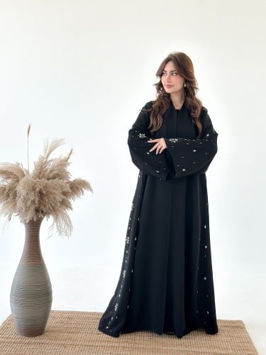 عباية سوداء بشك ذهبي