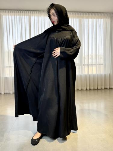 طقم عباية مع فستان خفيف بكسرات