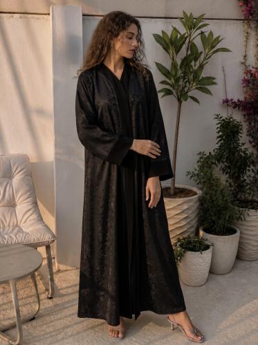 عباية بخامة كريب حريرية