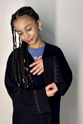 عباية مطرزة للبنات