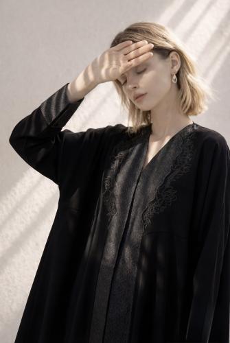 عباية مع تطريز و تخريم #2610