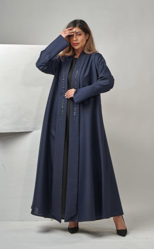 عباية مع شك على الصدر و الأكمام