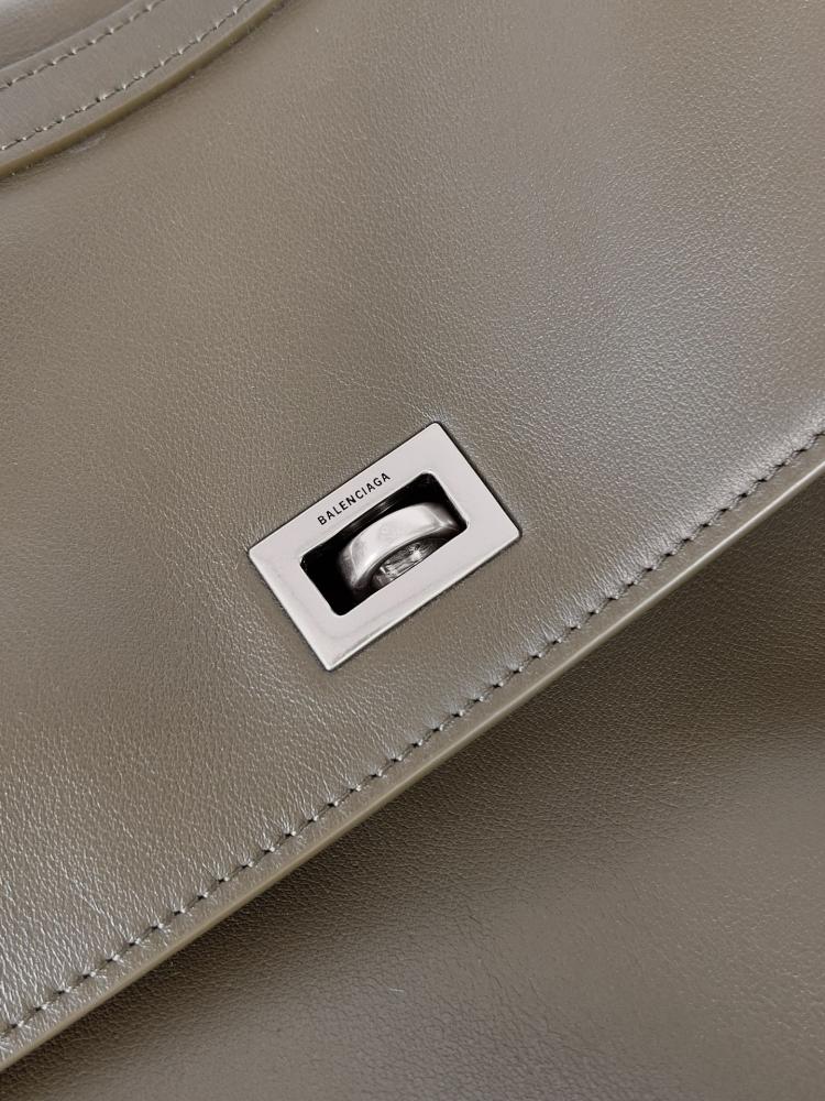 حقيبة Rodeo من بالنسياغا 35 سم