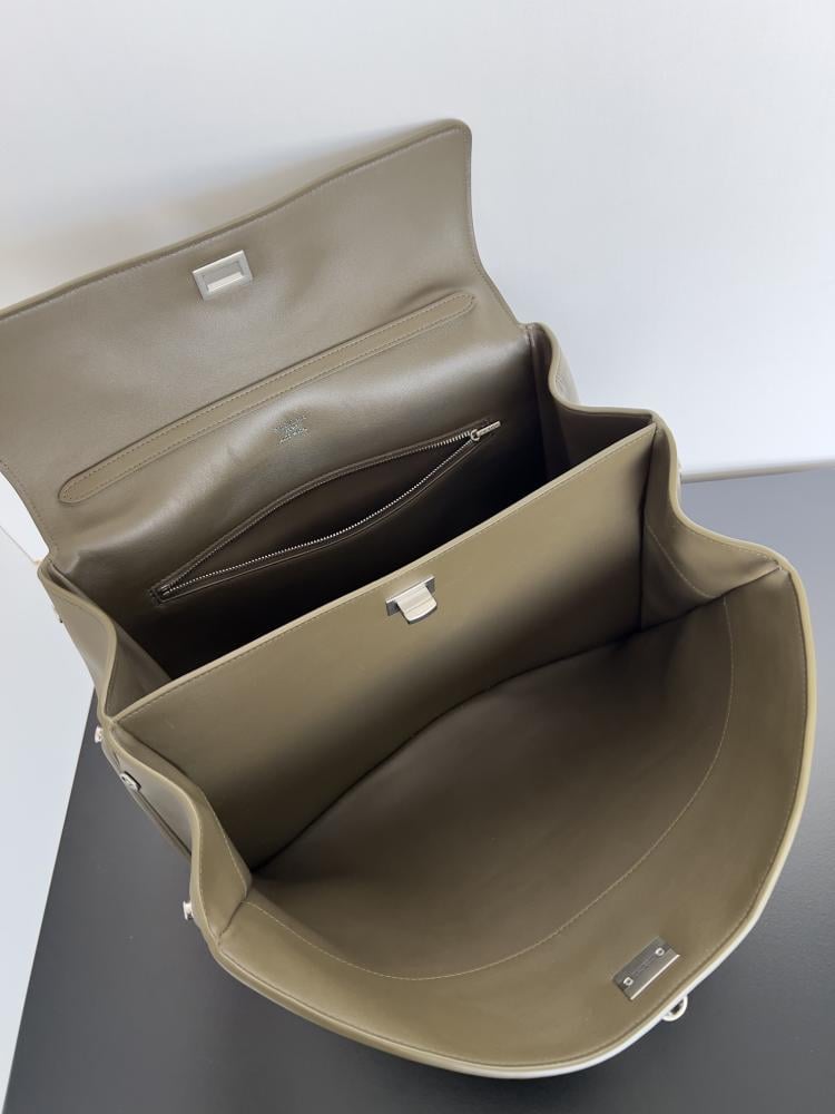 حقيبة Rodeo من بالنسياغا 35 سم